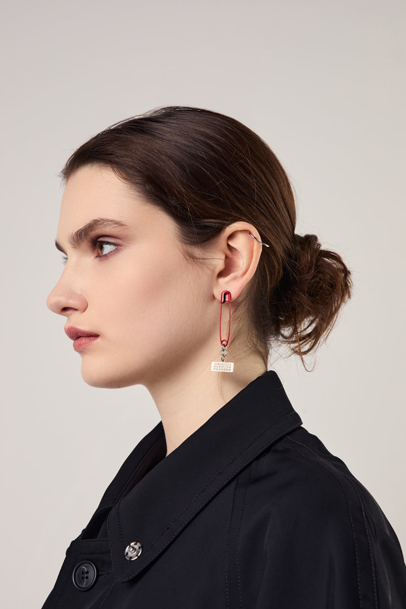 Safety Pin brass earrings/Red MM6 MAISON MARGIELA